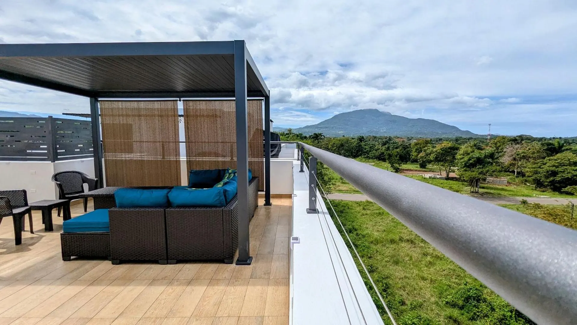 Mountain View Penthouse Condo Munoz